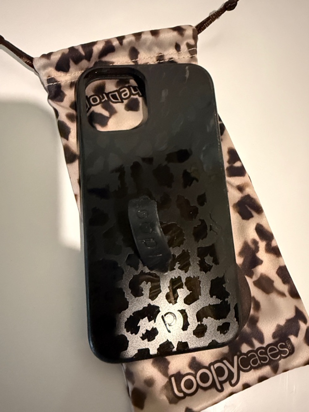 Loopy Case Black Leopard-Print iPhone 12
